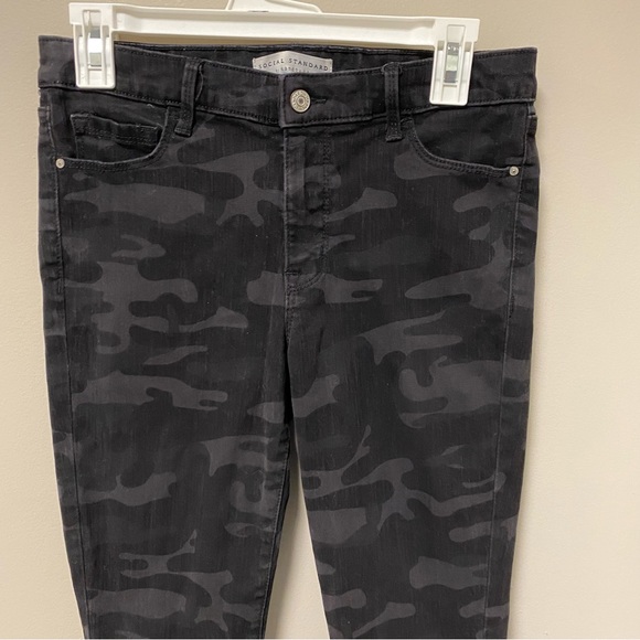 Social Standard by Sanctuary Black Camo Jeggings Sz 6 - Picture 2 of 9
